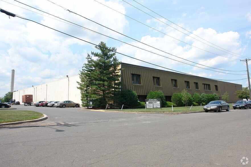 900 Hart St, Rahway, NJ à louer - Photo de l’immeuble – Image 2 sur 20