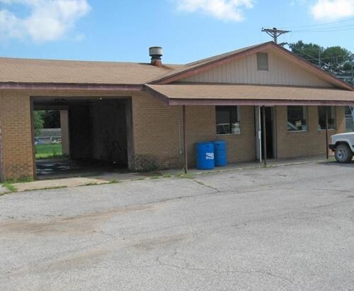 302 E Third St, Lowry City, MO à vendre - Photo principale – Image 1 sur 49