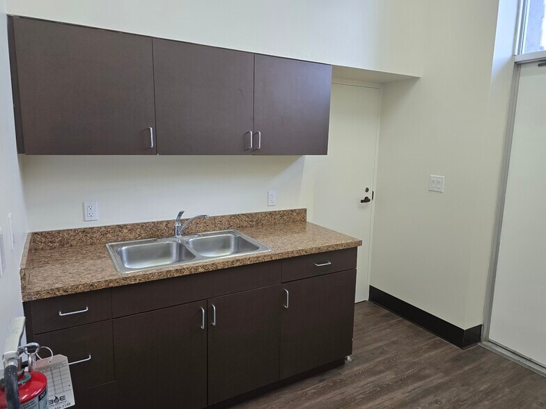 198 Broadway Ave, Kissimmee, FL à louer - Photo de l’immeuble – Image 2 sur 7