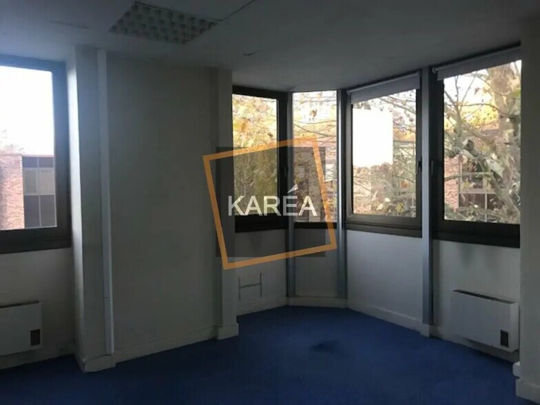 Bureau dans Croissy-Beaubourg à louer - Photo de l’immeuble – Image 1 sur 5