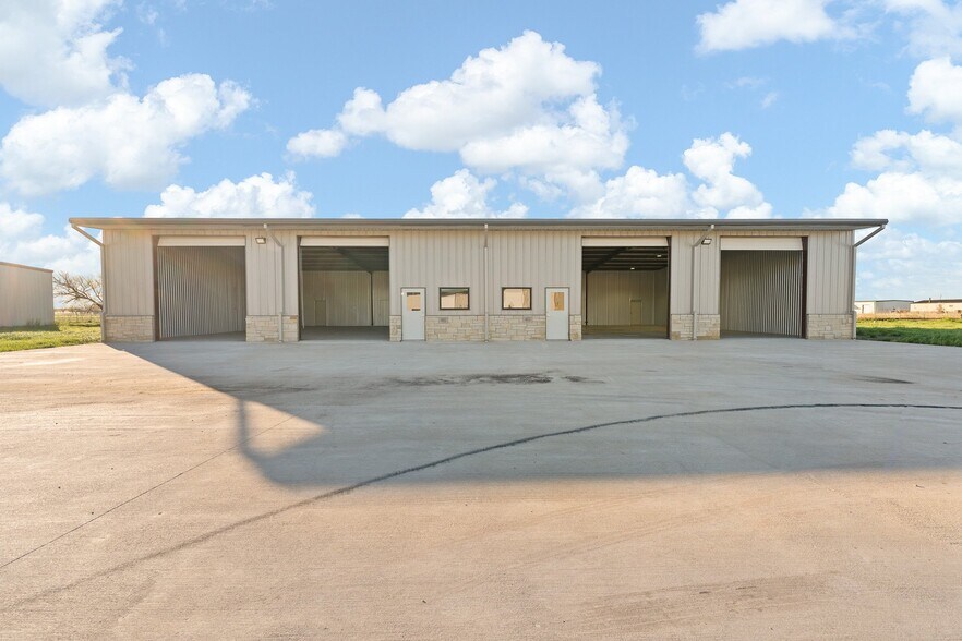 5225 County Road 1205, Cleburne, TX à vendre - Photo principale – Image 1 sur 22
