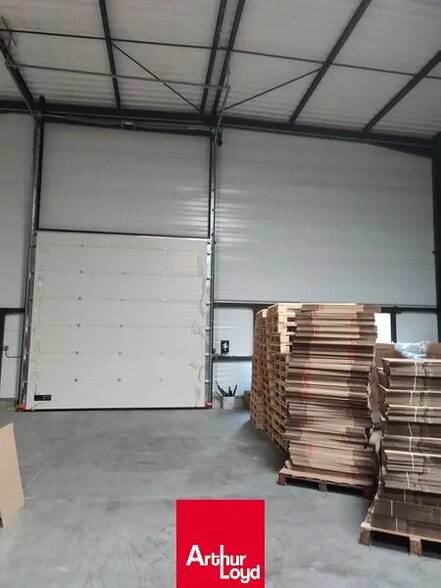 Local d’activités dans Villefranche-sur-Saône à louer - Photo de l’immeuble – Image 3 sur 4