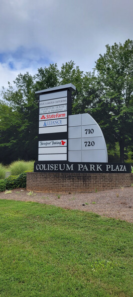 710 Coliseum Dr, Winston-Salem, NC à louer - Photo de l’immeuble – Image 3 sur 5