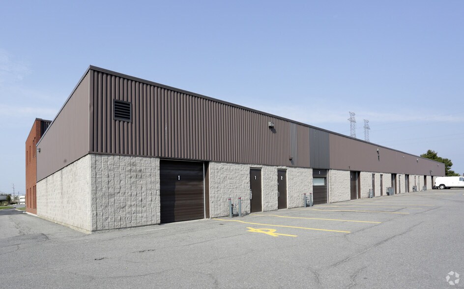 21 Concourse Gate, Ottawa, ON à louer - Photo de l’immeuble – Image 2 sur 6