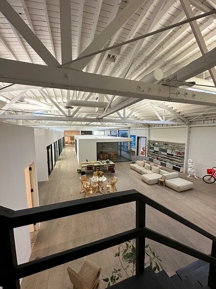 642 Almont Dr, Los Angeles, CA à louer - Photo de l’immeuble – Image 2 sur 11
