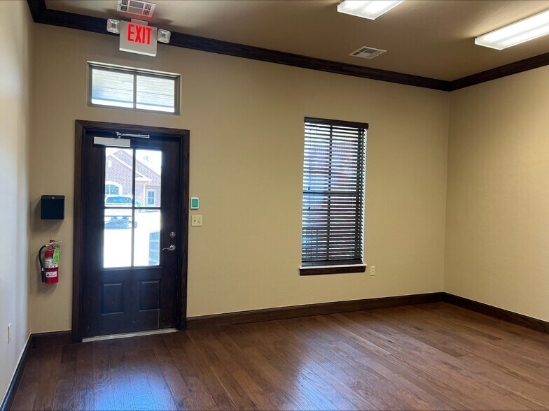 1907 W 33rd, Edmond, OK à louer - Photo de l’immeuble – Image 3 sur 4