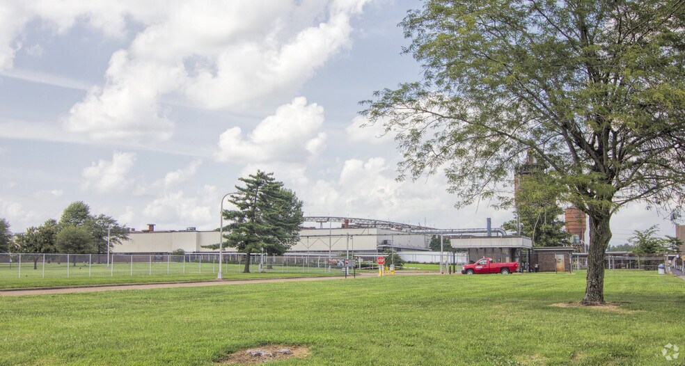 3260 Goodyear Blvd, Union City, TN à louer - Photo de l’immeuble – Image 1 sur 4