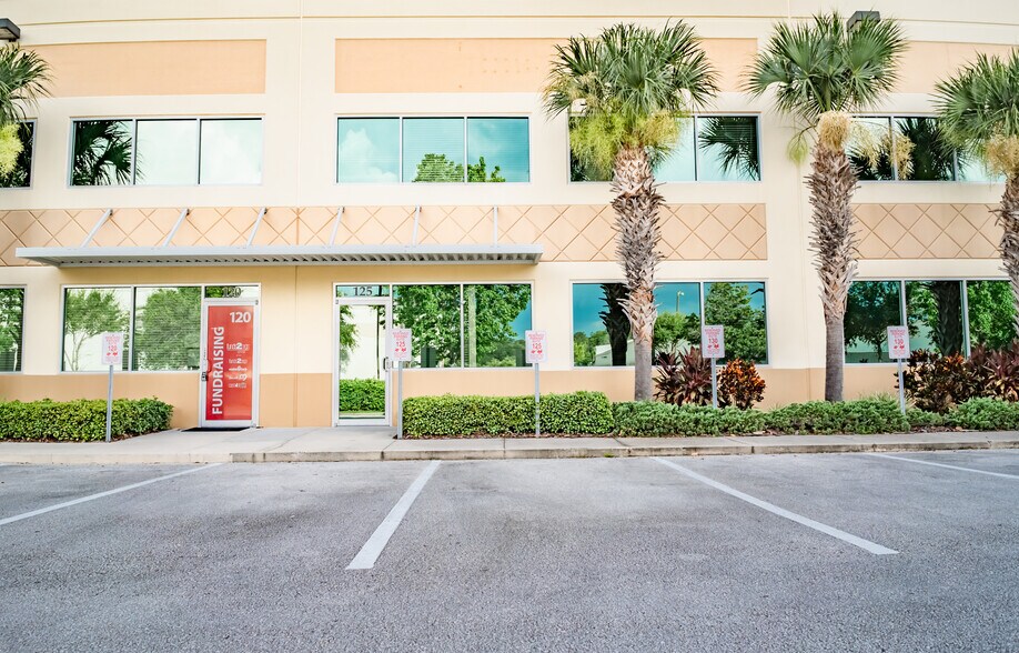 6457 Hazeltine National Dr, Orlando, FL à vendre - Photo de l’immeuble – Image 3 sur 48