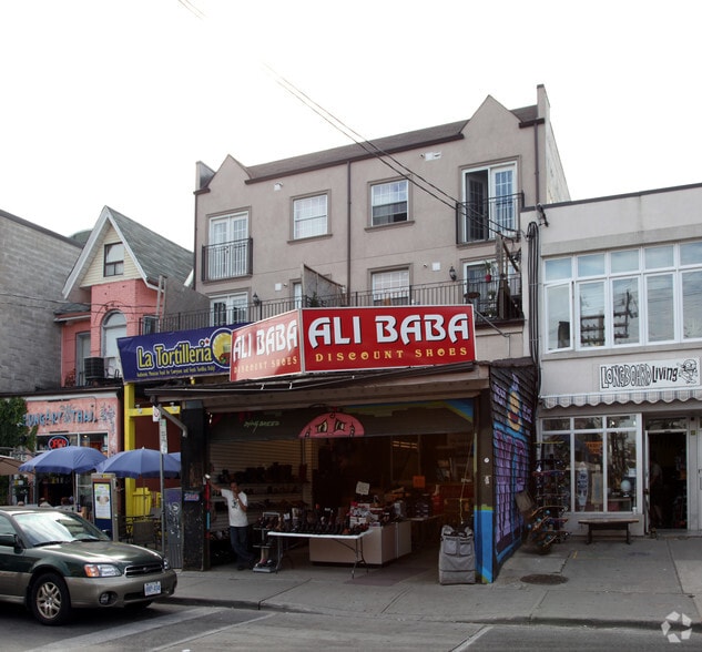 196-200 Augusta Ave, Toronto, ON à louer - Photo principale – Image 1 sur 2