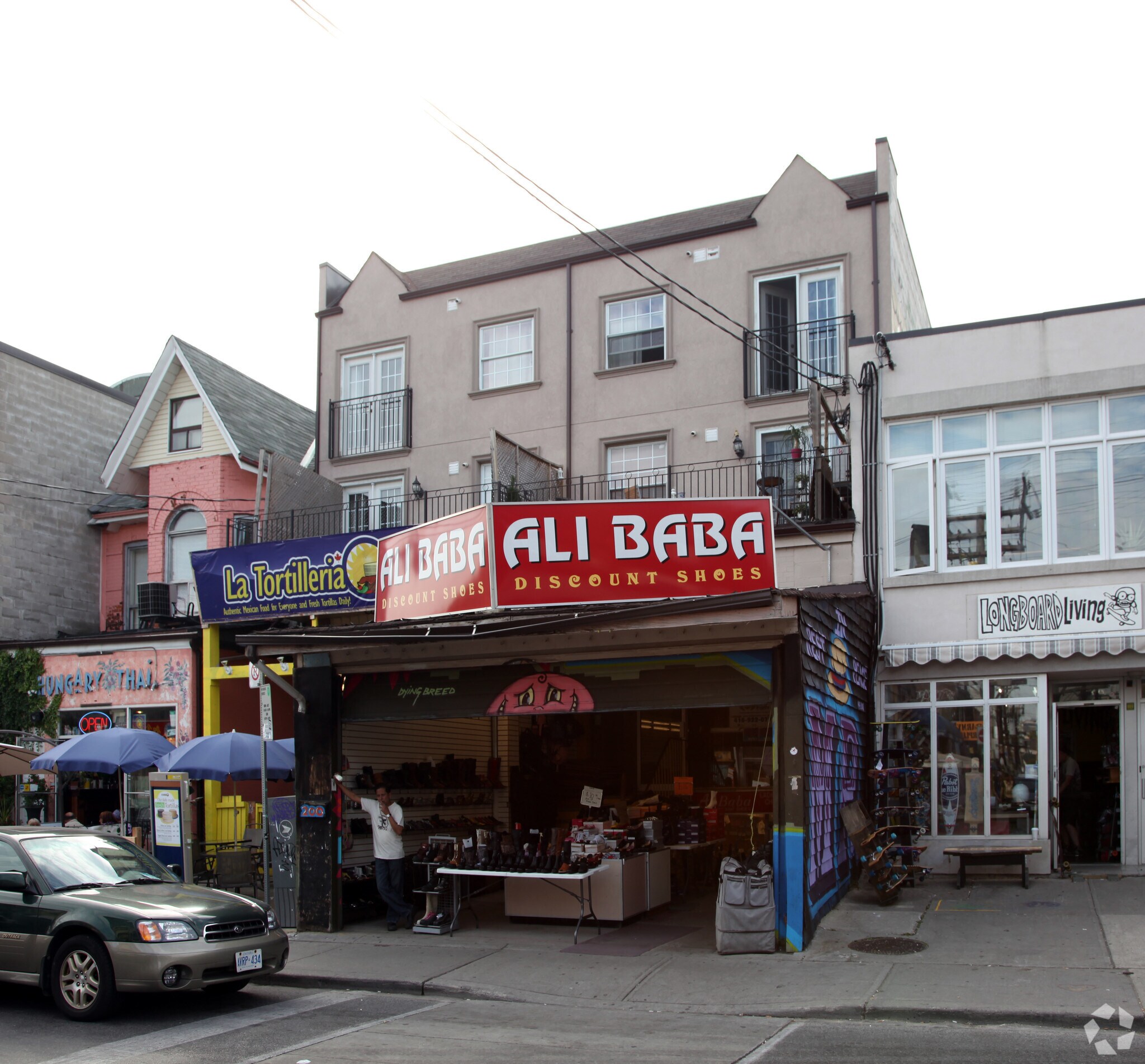 196-200 Augusta Ave, Toronto, ON à louer Photo principale– Image 1 sur 3