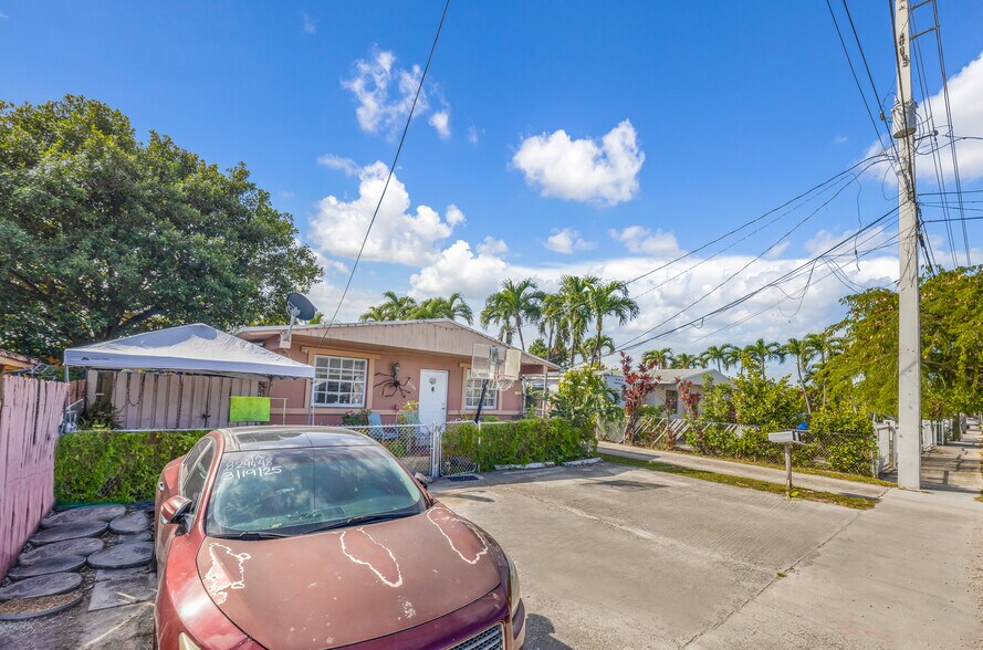 3126 NW 28th St, Miami, FL à vendre - Photo de l’immeuble – Image 2 sur 25