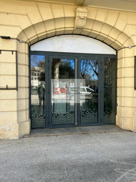 Local commercial dans Nîmes à vendre - Photo de l’immeuble – Image 1 sur 1