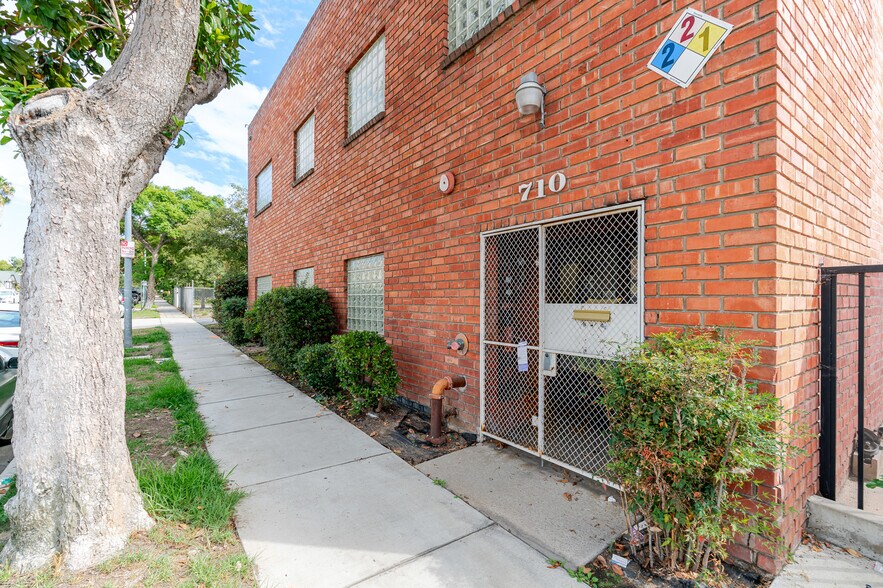 700-710 W Wilson Ave, Glendale, CA à louer - Photo de l’immeuble – Image 2 sur 40