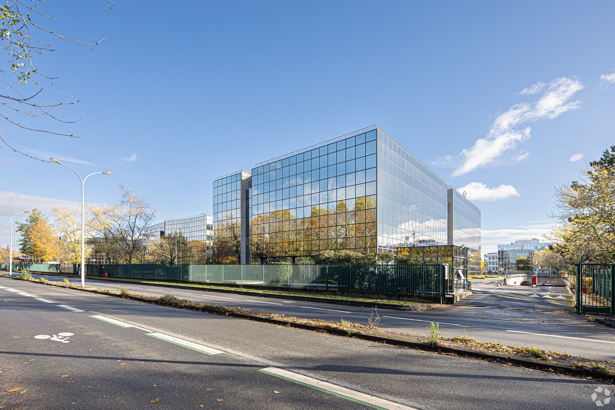 Bureau dans Vélizy-Villacoublay à louer Photo principale– Image 1 sur 3