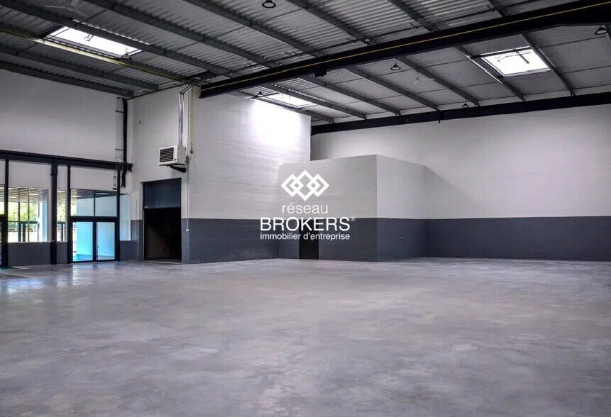 Industriel/Logistique dans Marines à vendre - Photo de l’immeuble – Image 3 sur 8