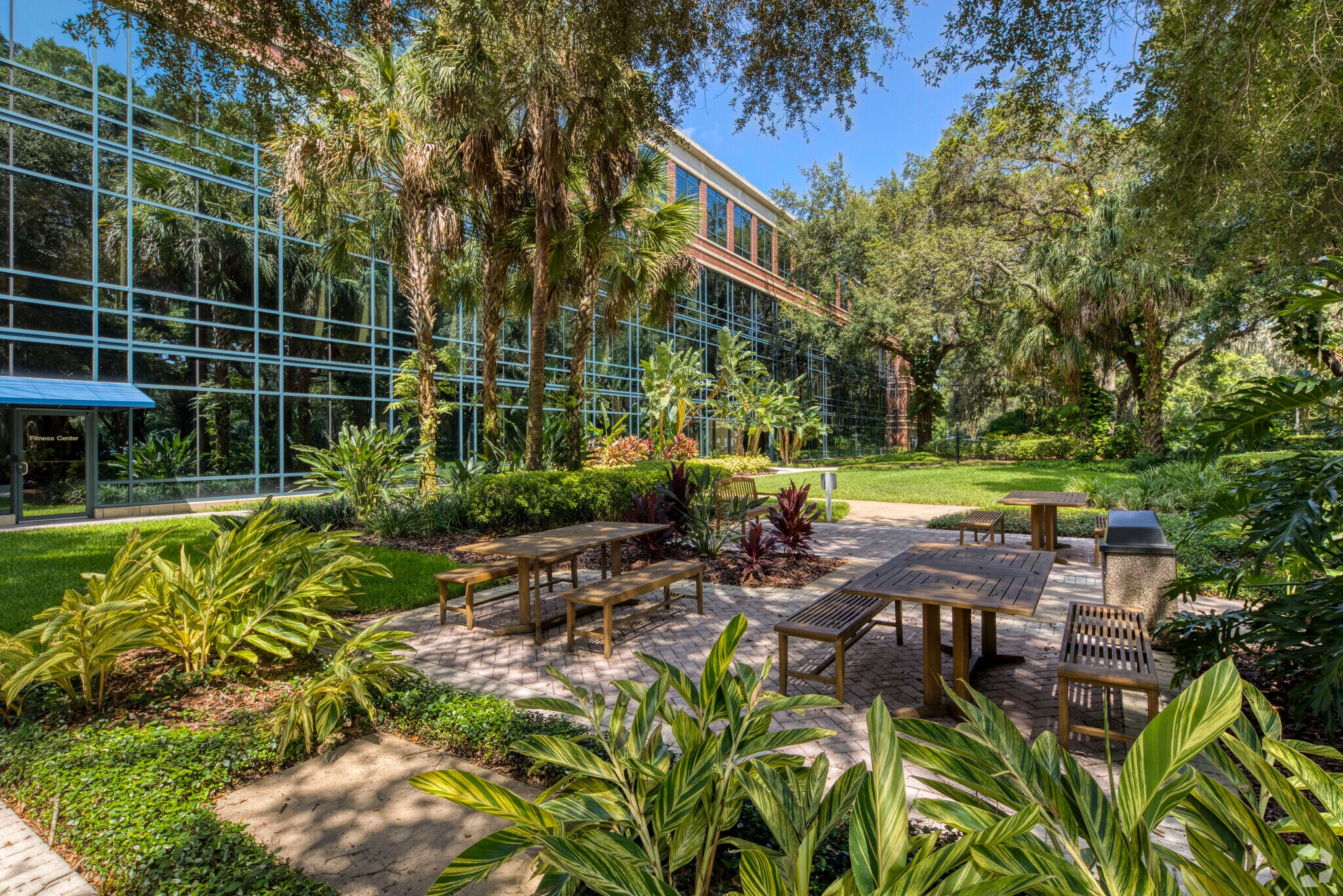 10150 Highland Manor Dr, Tampa, FL à louer Photo de l’immeuble– Image 1 sur 4