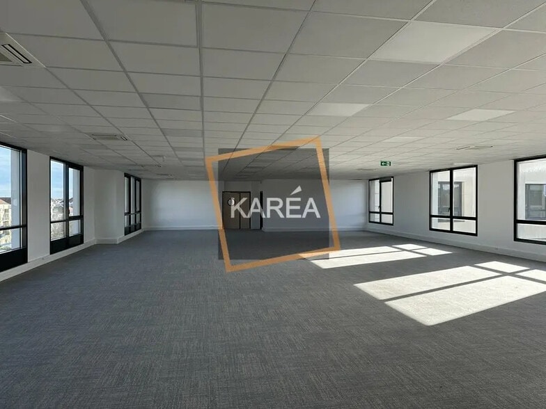 Bureau dans Bussy-Saint-Georges à louer - Photo intérieure – Image 1 sur 5