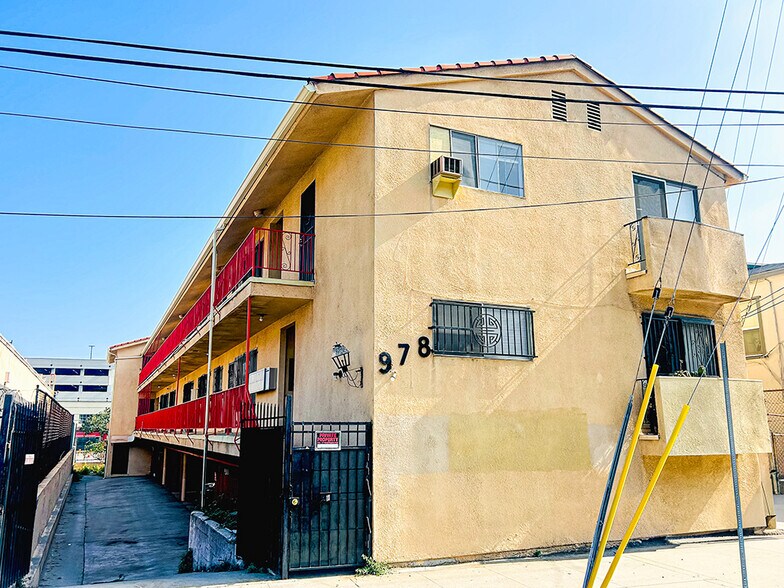 980 Yale St, Los Angeles, CA à vendre - Photo de l’immeuble – Image 2 sur 17
