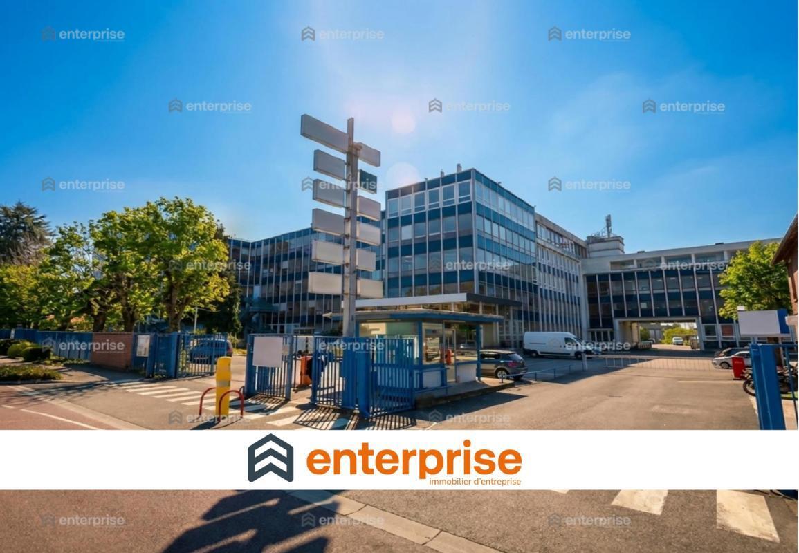 Bureau dans Le Plessis Belleville à louer Photo de l’immeuble– Image 1 sur 9