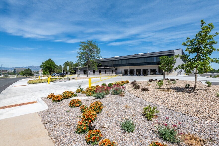 2597 W Midway Blvd, Broomfield, CO à louer - Photo de l’immeuble – Image 1 sur 6