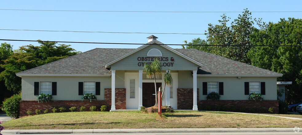1570 Colonial Blvd, Fort Myers, FL à louer - Photo de l’immeuble – Image 2 sur 14