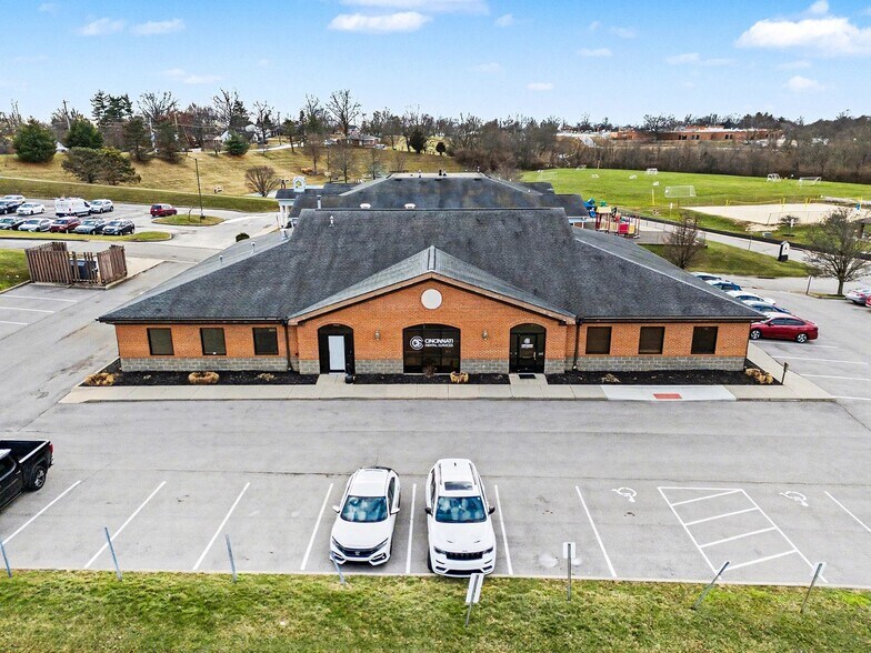 599 Freedom Park Dr, Edgewood, KY à louer - Photo de l’immeuble – Image 2 sur 22