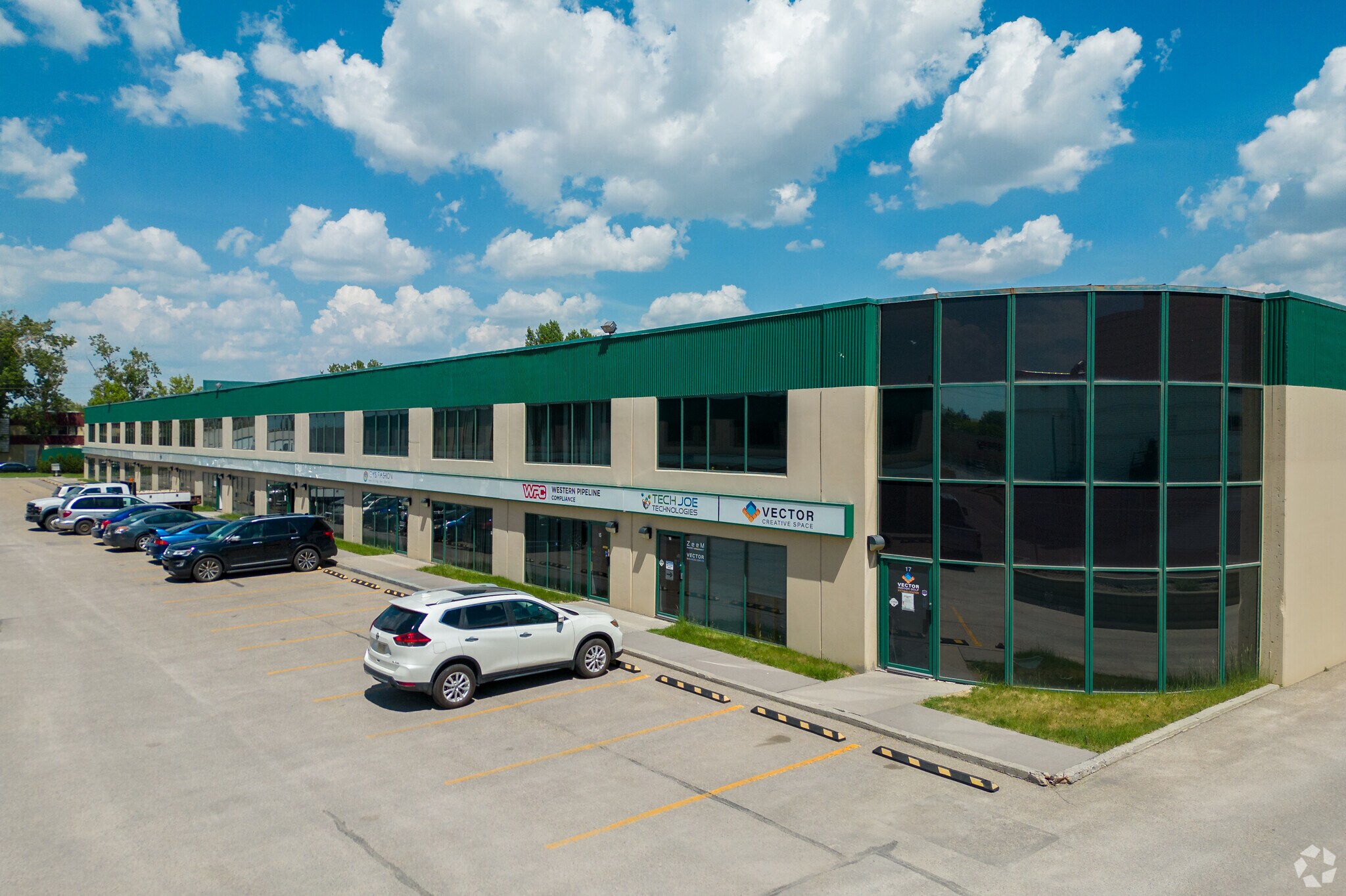 1431 40th Ave NE, Calgary, AB à vendre Photo principale– Image 1 sur 31