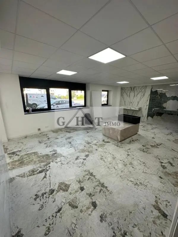 Bureau dans Lieusaint à louer Photo intérieure– Image 1 sur 4