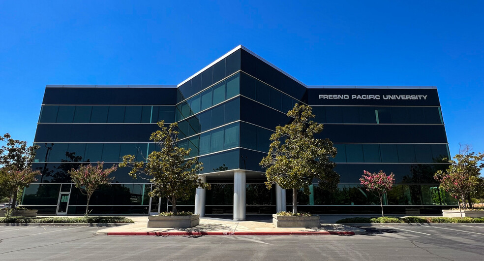 5 E River Park Pl W, Fresno, CA à louer - Photo de l’immeuble – Image 1 sur 2