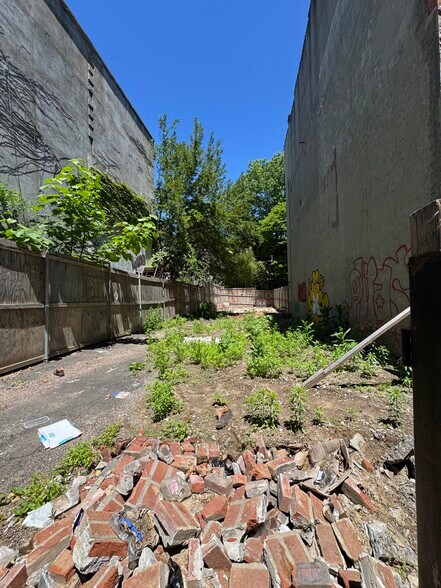 321 W 136th St, New York, NY à vendre - Photo de l’immeuble – Image 2 sur 3