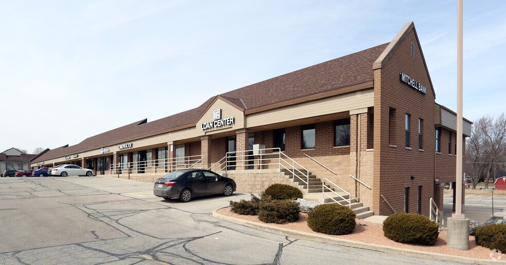 12400-12450 W National Ave, New Berlin, WI à louer - Photo de l’immeuble – Image 3 sur 7