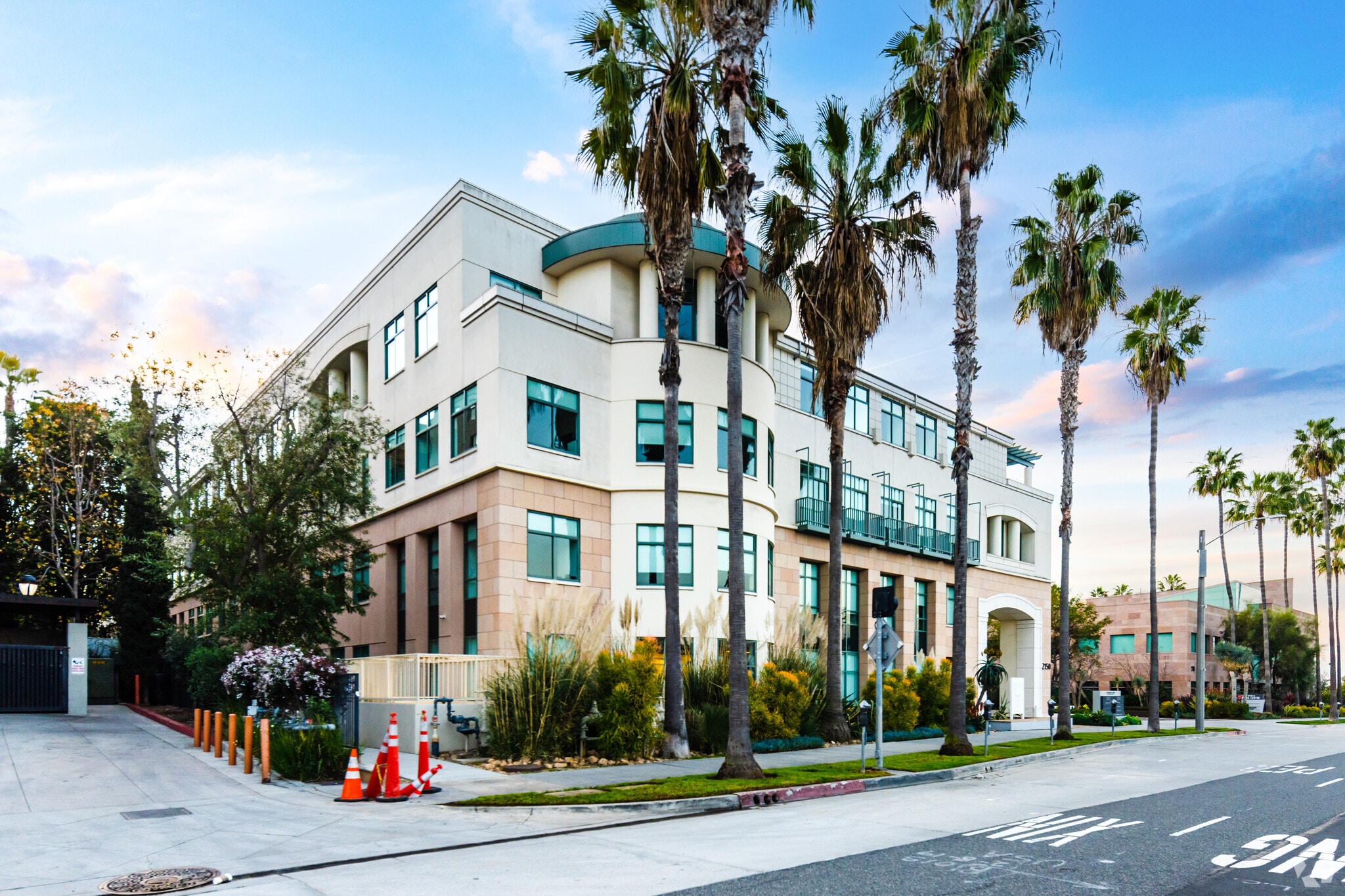 2150 Colorado Ave, Santa Monica, CA à louer Photo principale– Image 1 sur 12