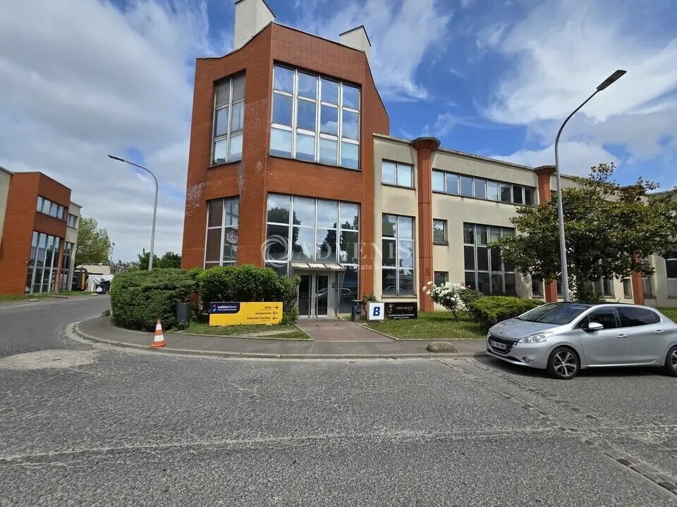Bureau dans La Courneuve à louer Photo de l’immeuble– Image 1 sur 8
