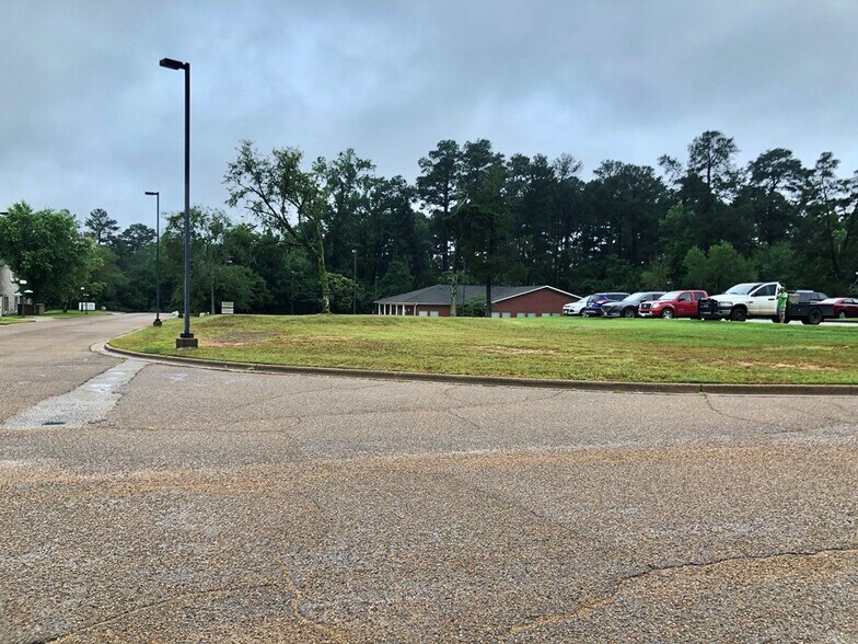 .753 ac Russell Boulevard, Nacogdoches, TX à vendre - Photo de l’immeuble – Image 2 sur 5