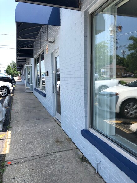 203-217 Peterson Rd, Libertyville, IL à louer - Photo de l’immeuble – Image 2 sur 4