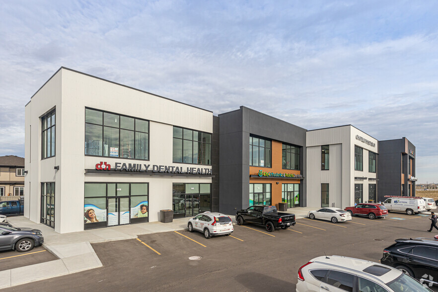 1 Chappelle Vis, Edmonton, AB à louer - Photo de l’immeuble – Image 2 sur 4