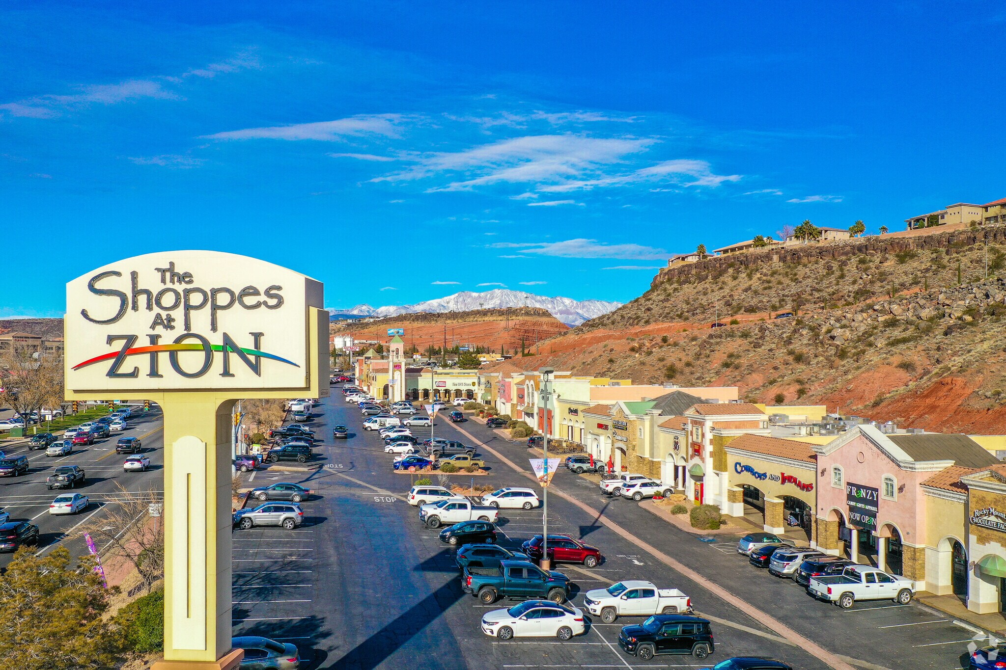 250 N Red Cliffs Dr, Saint George, UT à louer Photo de l’immeuble– Image 1 sur 17