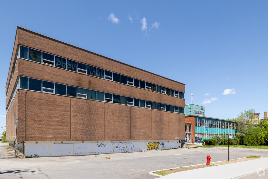 455 Boul de la Côte-Vertu, Montréal, QC à louer - Photo principale – Image 1 sur 4