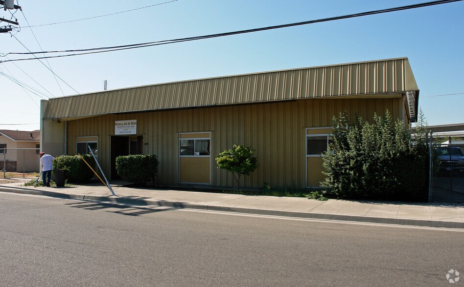 4574 E Clay Ave, Fresno, CA à vendre - Photo de l’immeuble – Image 2 sur 4
