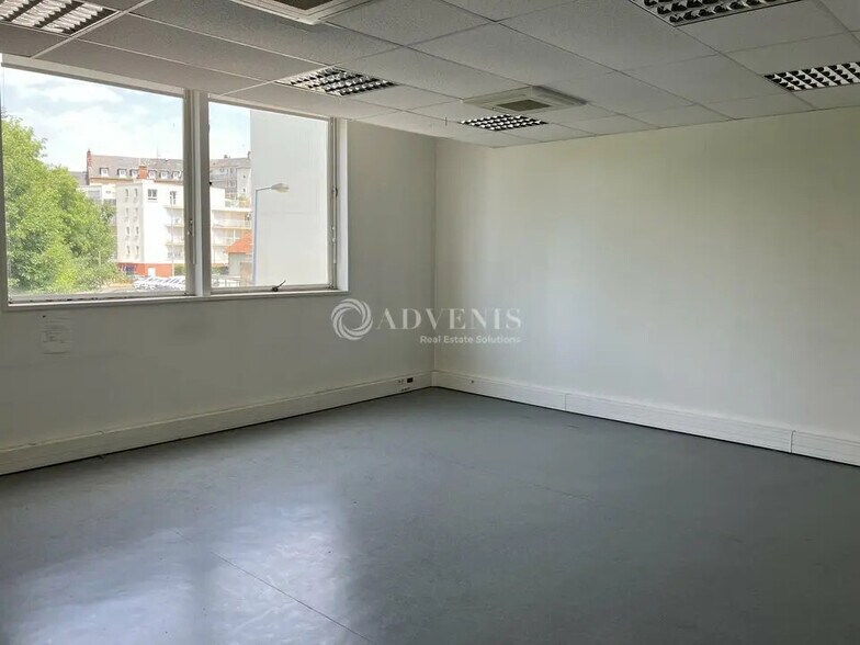 Bureau dans Bourges à louer - Photo de l’immeuble – Image 3 sur 5