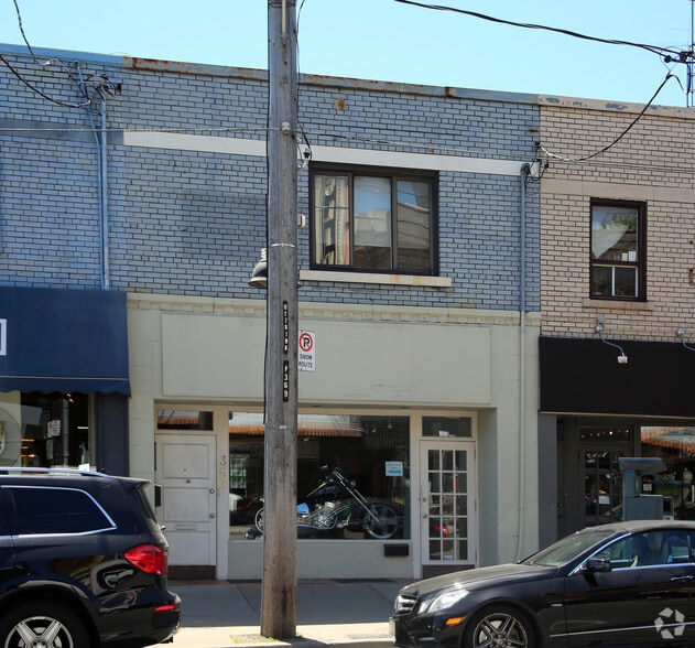 369 Eglinton Ave W, Toronto, ON à louer - Photo de l’immeuble – Image 2 sur 4