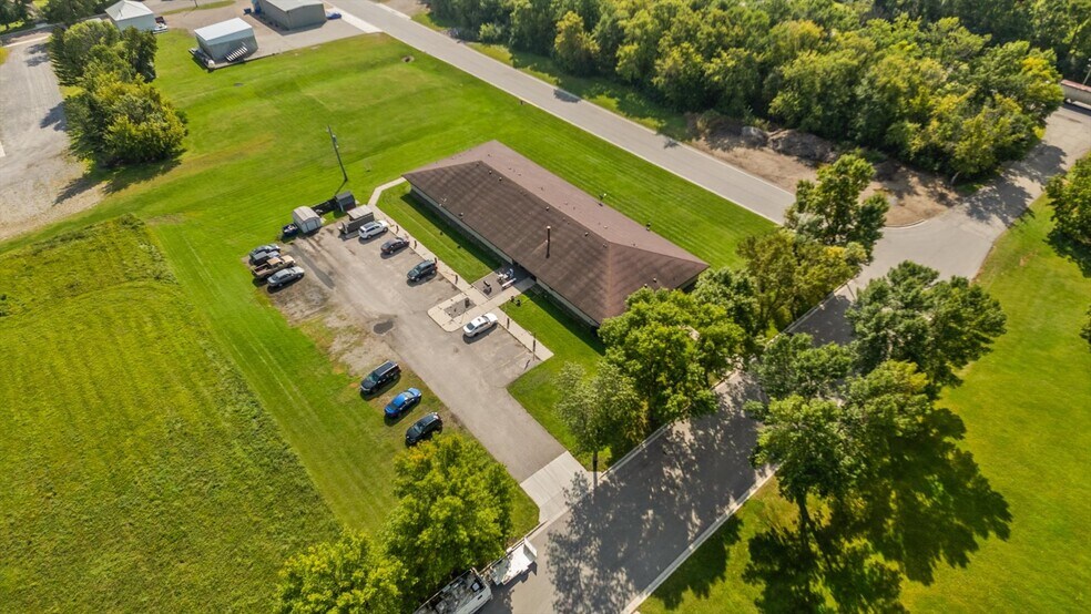 23 Neptune St N, Cosmos, MN à vendre - Photo de l’immeuble – Image 1 sur 39