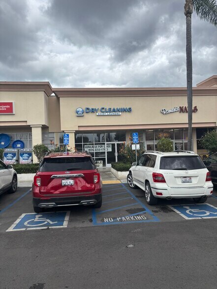 7880 Telegraph Rd, Ventura, CA à louer - Photo de l’immeuble – Image 3 sur 6