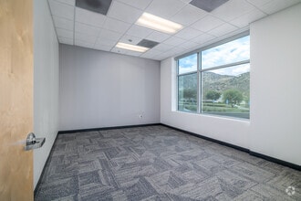 15996 Jurupa Ave, Fontana, CA à louer Photo intérieure– Image 2 sur 13