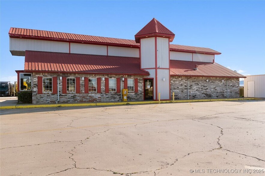 18753 Oklahoma 100, Webbers Falls, OK à vendre - Photo de l’immeuble – Image 3 sur 15