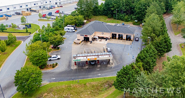 5015 Lanier Islands Pky, Buford, GA à vendre - Photo de l’immeuble – Image 2 sur 3