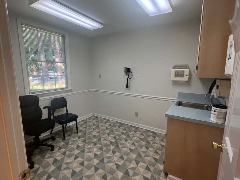 916 S Broad St, Thomasville, GA à louer - Photo de l’immeuble – Image 3 sur 7