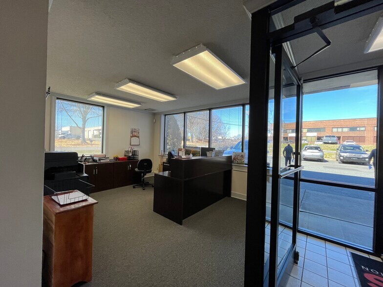 340-342 Crompton St, Charlotte, NC à louer - Photo de l’immeuble – Image 3 sur 13