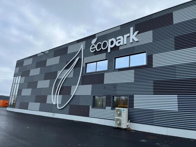 Plus de détails pour Local d'activités à louer