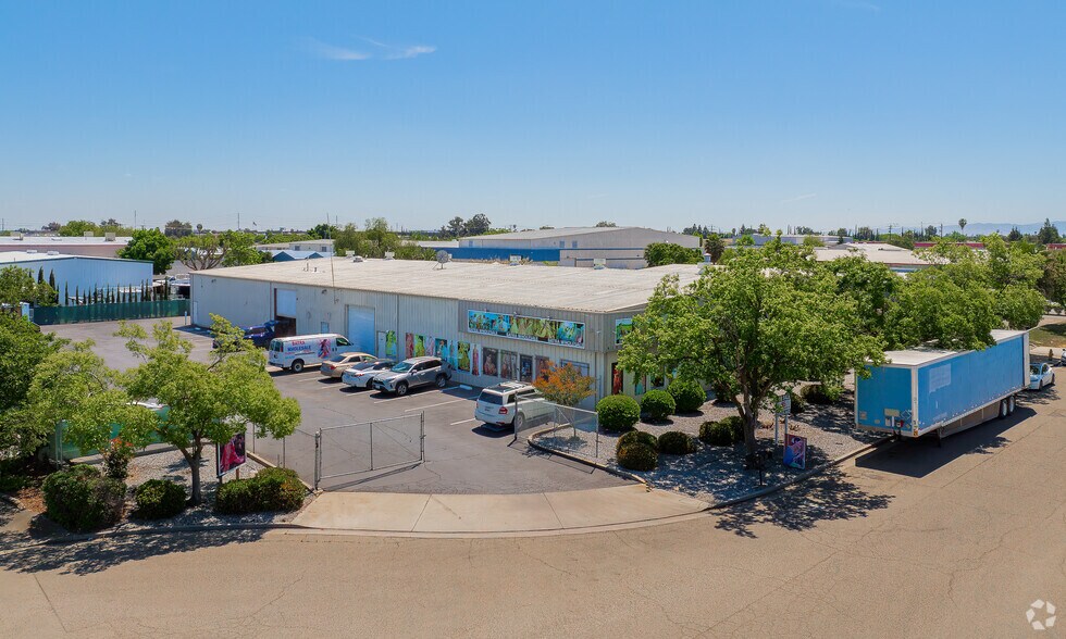 4160 Commercial Dr, Tracy, CA à vendre - Photo principale – Image 1 sur 19